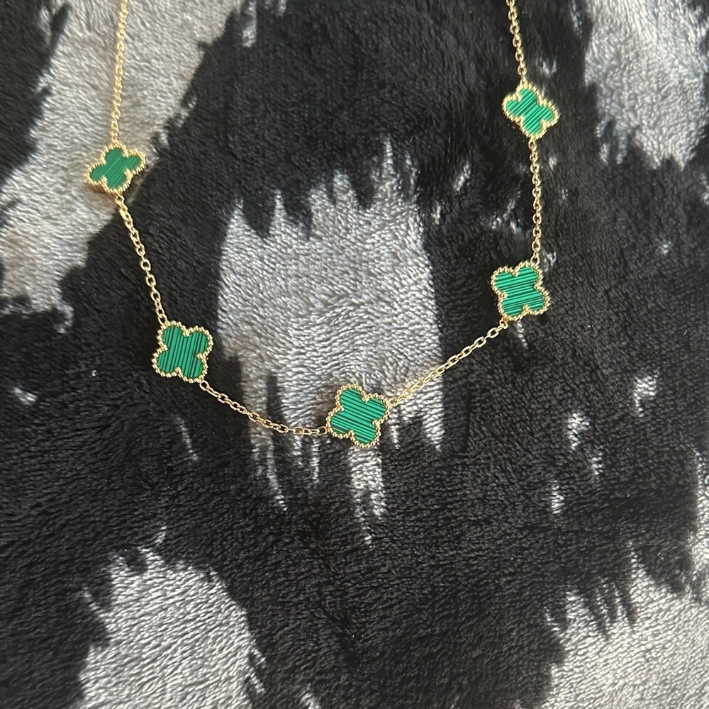 Elegant Gold Necklace with Green Clover Charms - Picture 3 of 3